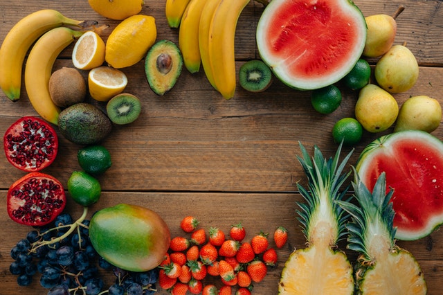 Les fruits et légumes, fruits, grenade, mangue, kiwi, banane, citron, ananas, avocat, citron jaune, citron vert, poire, pastèque, raisin